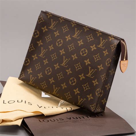 louis vuitton toiletry pouch 19 or 26|toiletry pouch 26 louis vuitton.